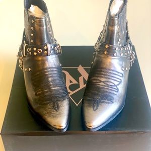 Y-R-U Laso Harness Bootie Size 8